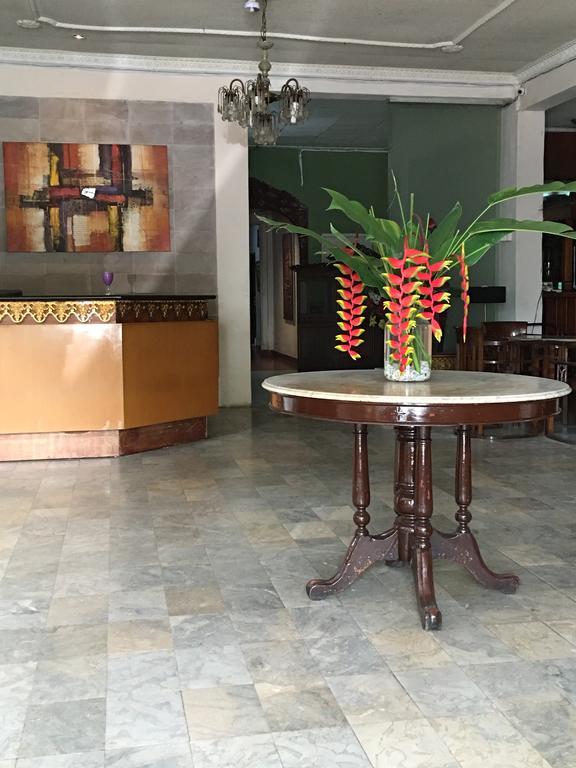 Le Paradis Hotel パレンバン エクステリア 写真