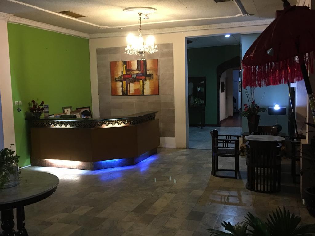 Le Paradis Hotel パレンバン エクステリア 写真